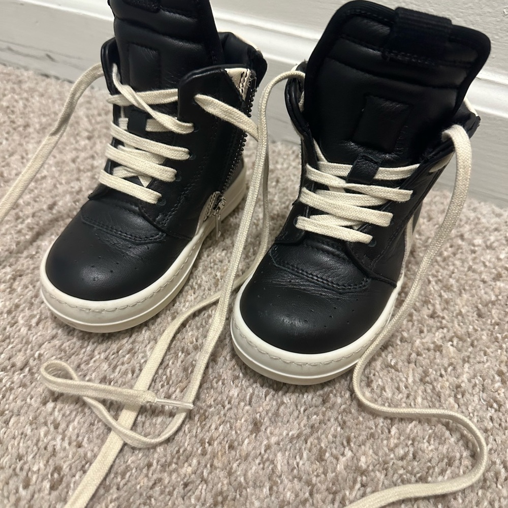 Rick Owens Black Baby Geo High
Top Sneakers